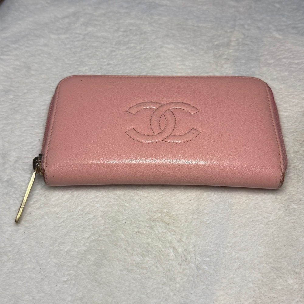 Chanel caviar wallet